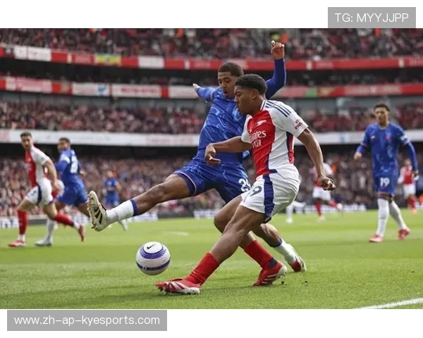 切尔西门将连续扑救 受到球迷赞扬，切尔西前门将