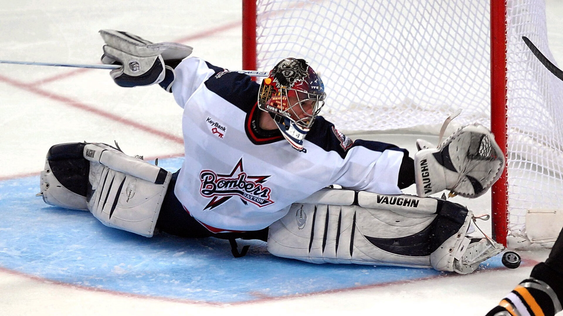 “东桃花岛赛场：缆绳滑水运动突破极限”